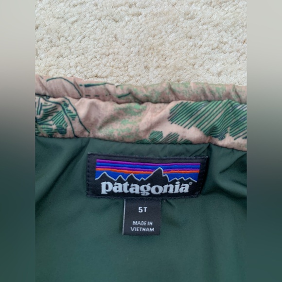 Patagonia Size 5T Bear and Forest Print Nano Puff Jacket - Picture 3 of 14